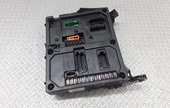 Volkswagen Sharan Fuse module 7M3962258F