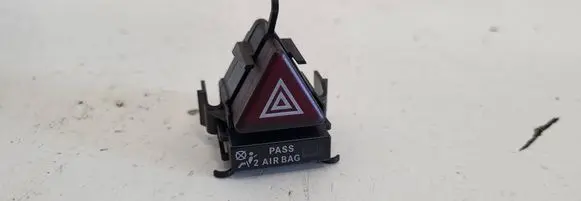 Mercedes-Benz A W169 Hazard light switch 1698203610 33450101