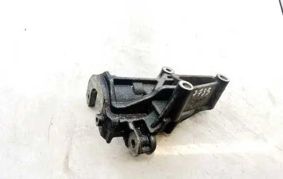 Hyundai ix 55 Engine mounting bracket