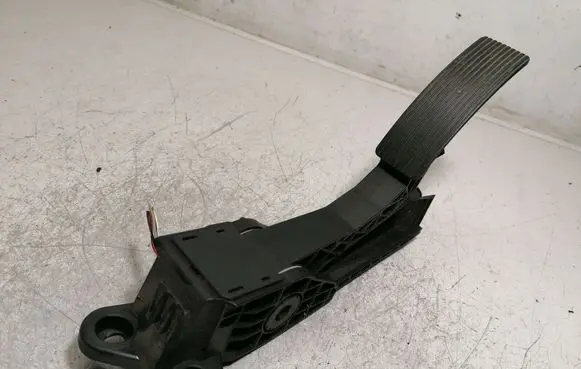 Mercedes-Benz GL X164 Accelerator throttle pedal A1643000504