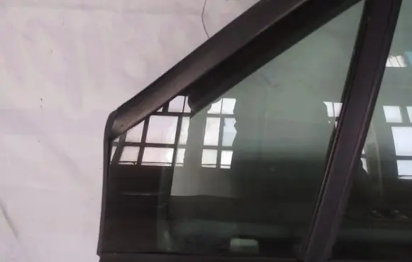 Citroen C8 Front door vent window glass four-door 