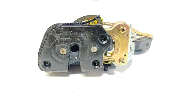 Hyundai Trajet Rear door lock