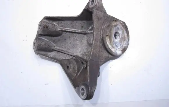 Audi A6 S6 C6 4F Engine mounting bracket 4F0399113B