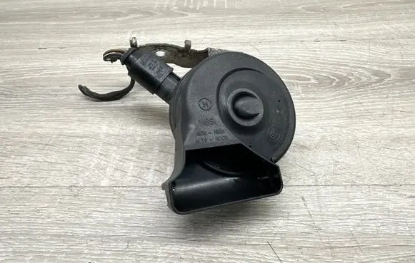 Volkswagen PASSAT CC Horn signal 0024082012 42435312