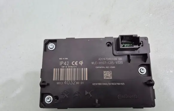 Peugeot 5008 II Wireless charging module 9813403280