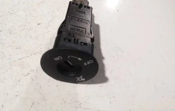 Nissan Qashqai Seat control switch 21108408010 25585bc600