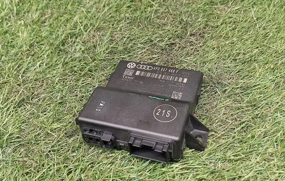 Audi Q7 4L Gateway control module 4F0907468F