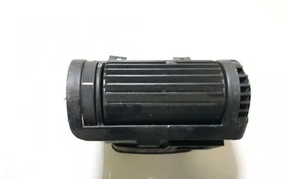 Opel Astra F Dash center air vent grill 90360118 1905871