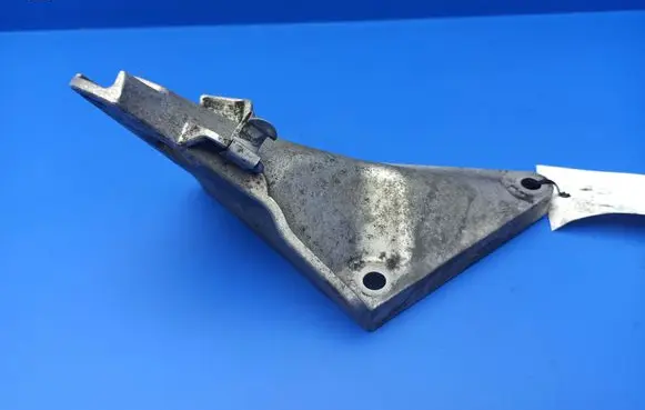 BMW 7 E65 E66 Engine mounting bracket 6770005 13807410 2211677000501