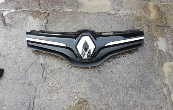 Renault Kangoo III Front bumper upper radiator grill