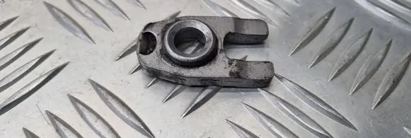 Renault Clio III Fuel Injector clamp holder 0608