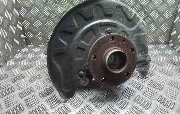 Volkswagen PASSAT B8 Front wheel hub 5Q0407257C