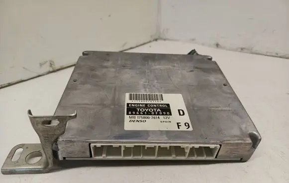 Toyota Corolla Verso AR10 Engine control unit/module 896610F090 B1758007614