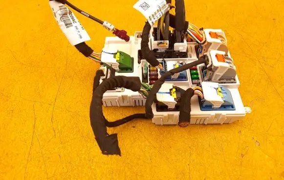 Citroen C5 X Fuse module 9849163680