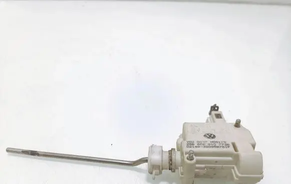 Volkswagen Polo Fuel tank cap lock motor 3B0959781F 6q6010773b