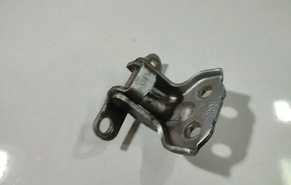 KIA Sorento Rear door lower hinge 