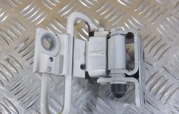 Volkswagen PASSAT CC Rear door lower hinge 3C8833412A