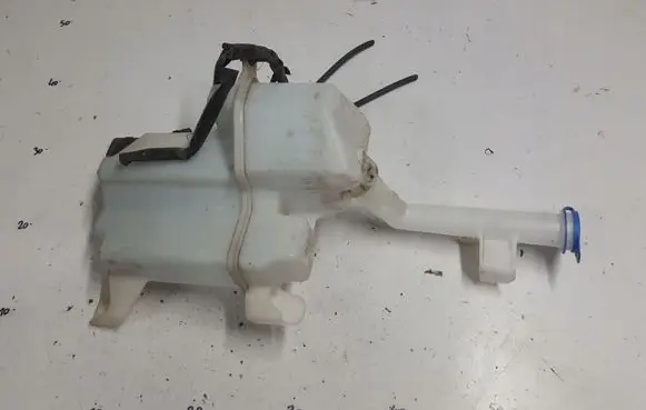 Windshield washer fluid reservoir/tank