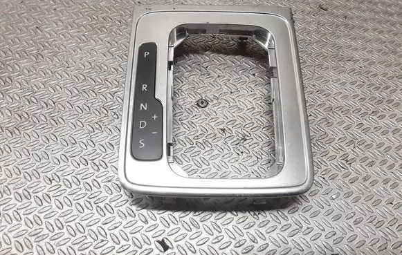Volkswagen PASSAT B7 Gear shift selector indicator 3AB713203E