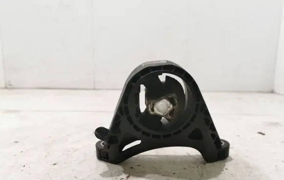 Opel Insignia A Engine mount bracket 13227769