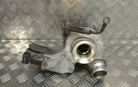 BMW 5 E60 E61 Turbo 780847702B