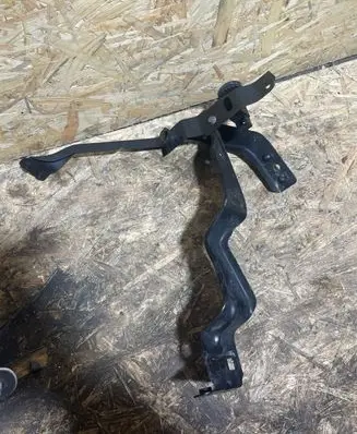 Mercedes-Benz C W204 Headlight/headlamp mounting bracket PP204620595