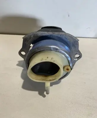 BMW X5 F15 Engine mount bracket