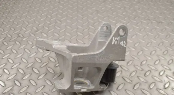 Land Rover Range Rover Evoque L551 Engine mounting bracket K9D26P096AA