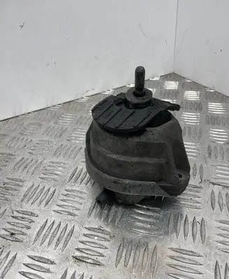 BMW 5 E60 E61 Engine mount bracket 6761092 15934612