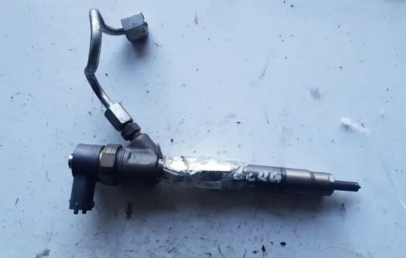 Hyundai i20 (PB PBT) Fuel injector 0445110320