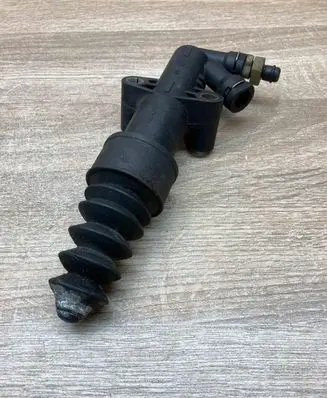Peugeot 207 Clutch master cylinder 9683039580