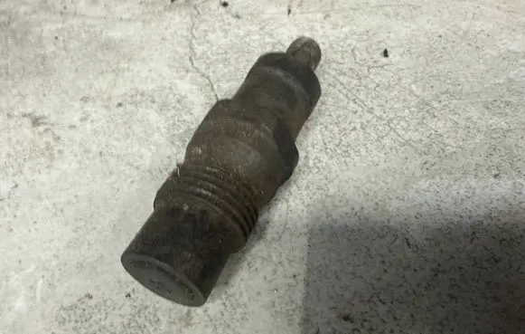 Volkswagen Golf II Fuel injector 068130202F