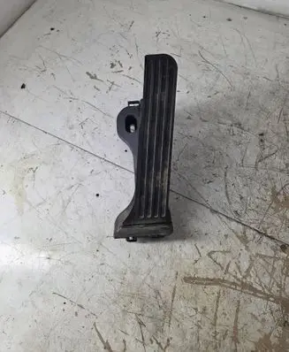 Accelerator throttle pedal