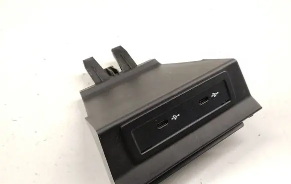 Mercedes-Benz A W177 USB socket connector A2478204002