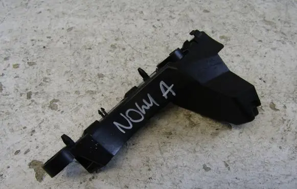 Front bumper mounting bracket