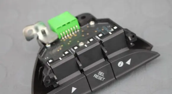 Steering wheel buttons/switches