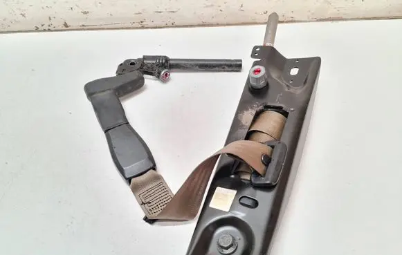Volvo XC70 Front seatbelt G6041213L