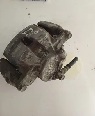 Toyota Prius+ (ZVW40) Front brake caliper