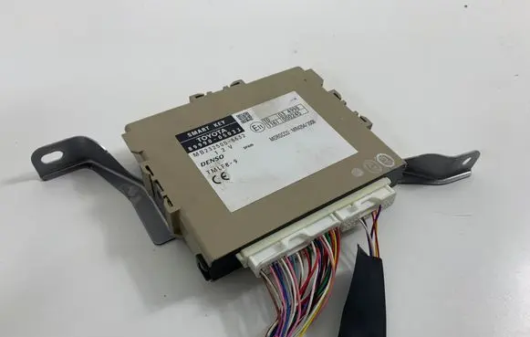 Toyota Avensis T270 Keyless (KESSY) go control unit/module 8999005033