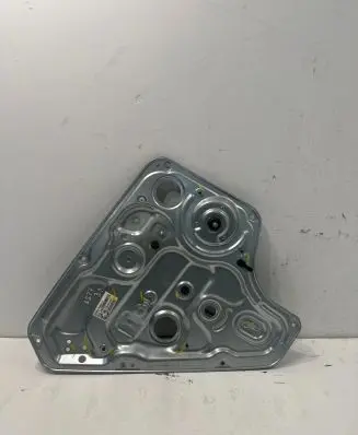 Rear door manual window regulator