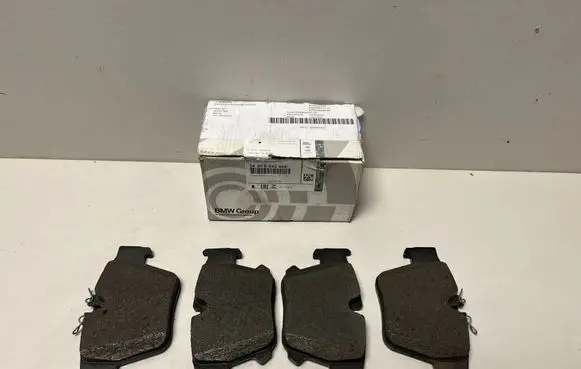 BMW 5 G60 G61 Brake pads (rear) 8842966