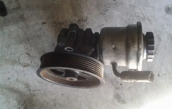 Toyota Avensis T250 Power steering pump