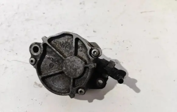 Ford Focus Vacuum pump D1561A 2302P