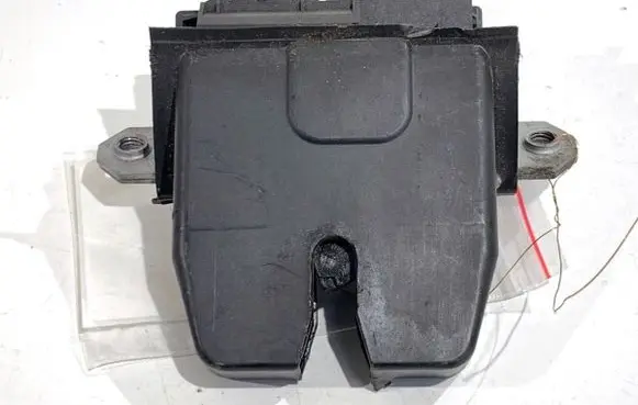 Ford Focus Tailgate exterior lock 8M51R442A66AB