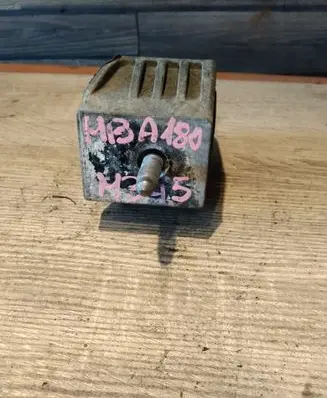 Mercedes-Benz A W169 Engine mount bracket A1692401317
