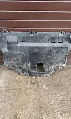 Volvo V50 Engine splash shield/under tray