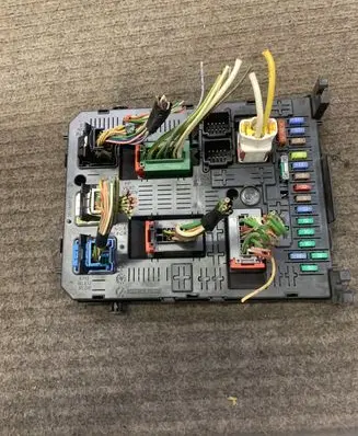Citroen Berlingo Fuse module 281197595