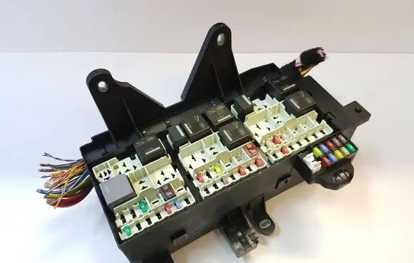 Jaguar XE Fuse box set GX7314A067DB C70NN P00146530B