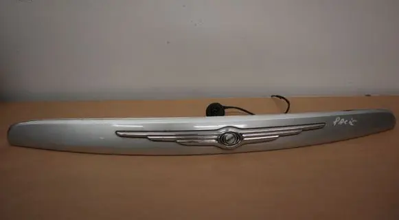 Chrysler Pacifica Trunk door license plate light bar 13425100