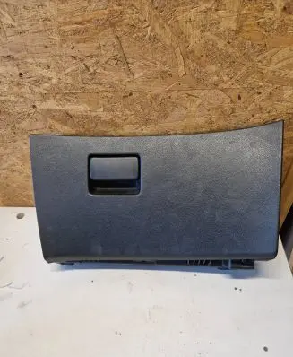 Opel Zafira C Glove box